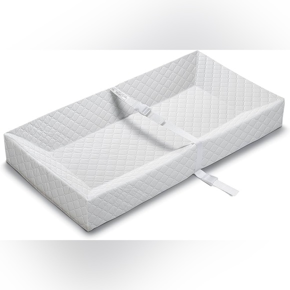 Summer by Ingenuity 4-Sided Changing Pad –Quilted Made with Waterproof Material - Picture 2 of 2